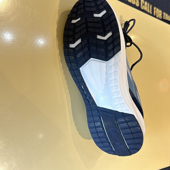 Ladies Comp Toe work shoe. - Picture 2 of 4